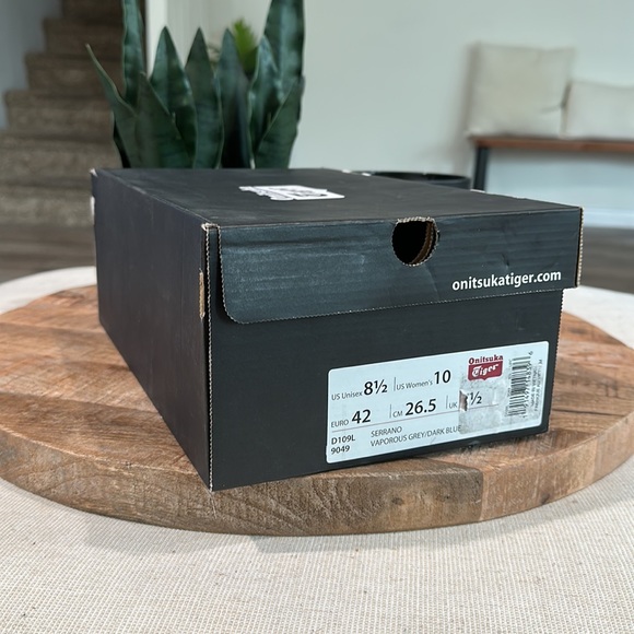 ASICS Onitsuka Tiger Light Grey UNISEX - Picture 10 of 11